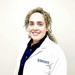 Liamny Diaz Vazquez, APRN, smiling in a white FCHC lab coat.